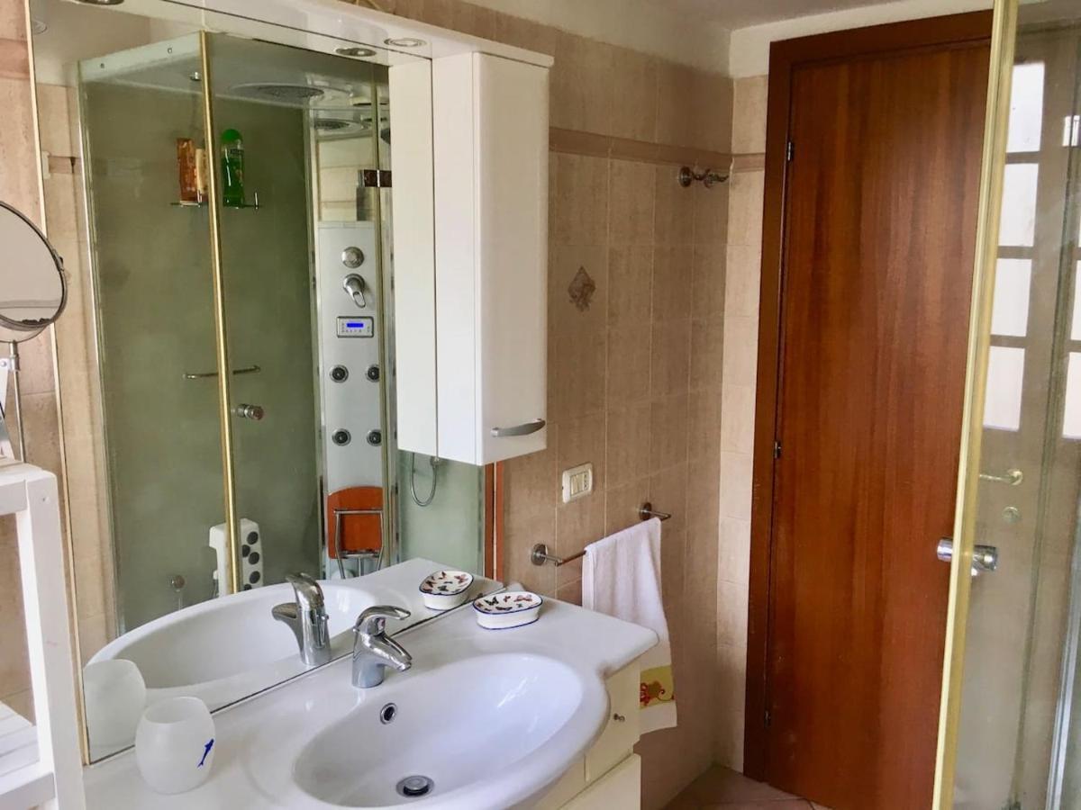 Casa Delfino - Appartamento Centro Storico A Due Passi Dalla Spiaggia & Mare, Porto & Ferrovia Civitavecchia Extérieur photo