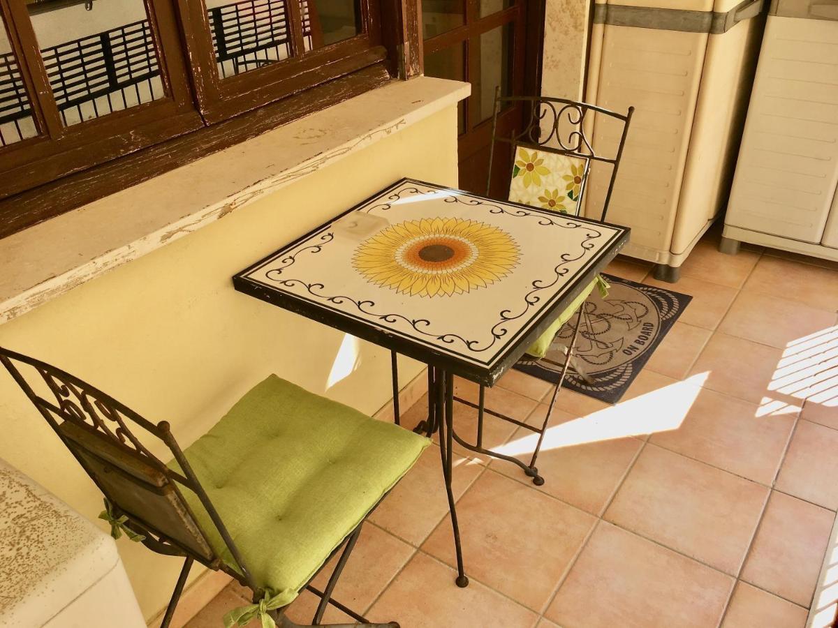Casa Delfino - Appartamento Centro Storico A Due Passi Dalla Spiaggia & Mare, Porto & Ferrovia Civitavecchia Extérieur photo