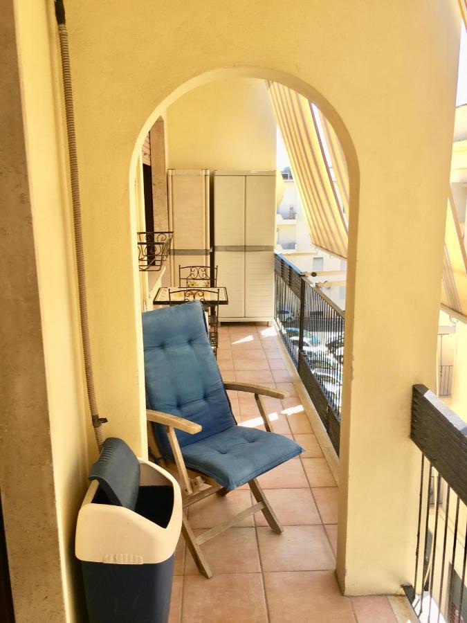 Casa Delfino - Appartamento Centro Storico A Due Passi Dalla Spiaggia & Mare, Porto & Ferrovia Civitavecchia Extérieur photo