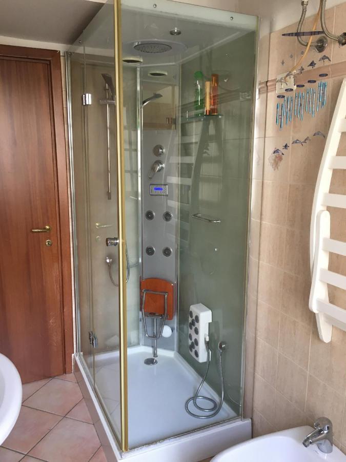 Casa Delfino - Appartamento Centro Storico A Due Passi Dalla Spiaggia & Mare, Porto & Ferrovia Civitavecchia Extérieur photo